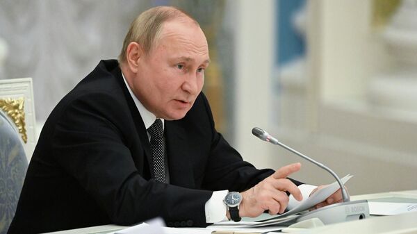 LIVE: Путин проводит совещание по развитию дорожного строительства