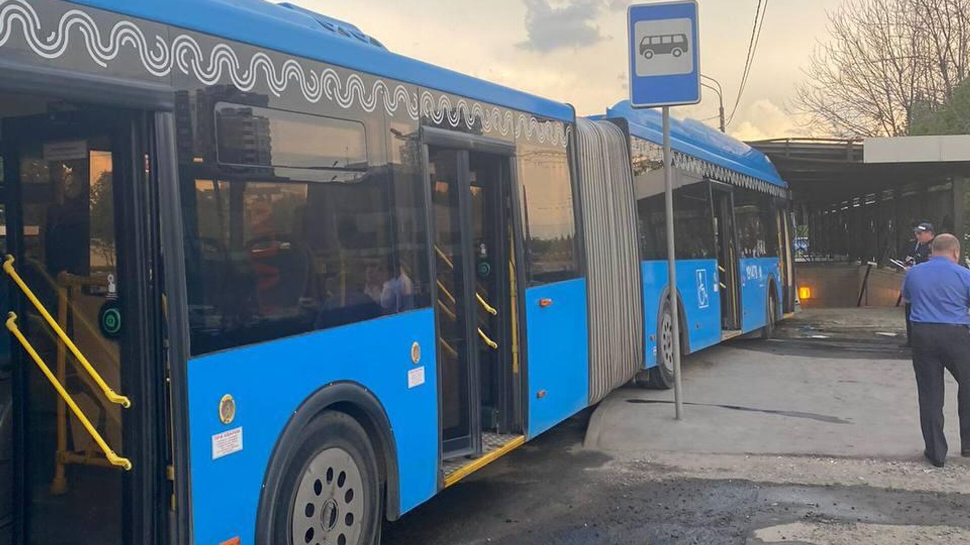 На месте ДТП с участием автобуса на Ленинградском шоссе в Москве - РИА Новости, 1920, 24.08.2023