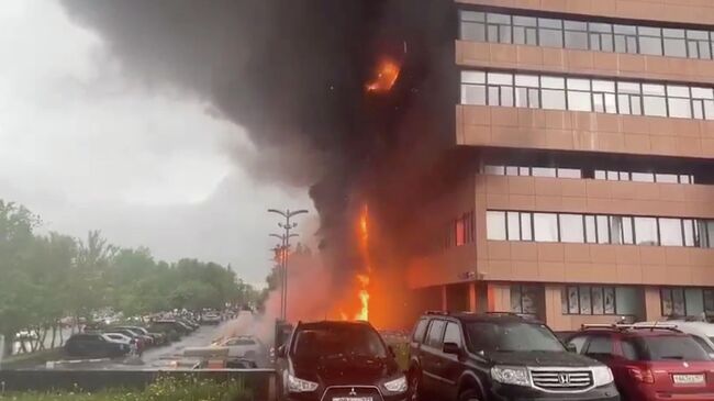 Пожар в БЦ Гранд Сетунь плаза. Кадр из видео очевидца