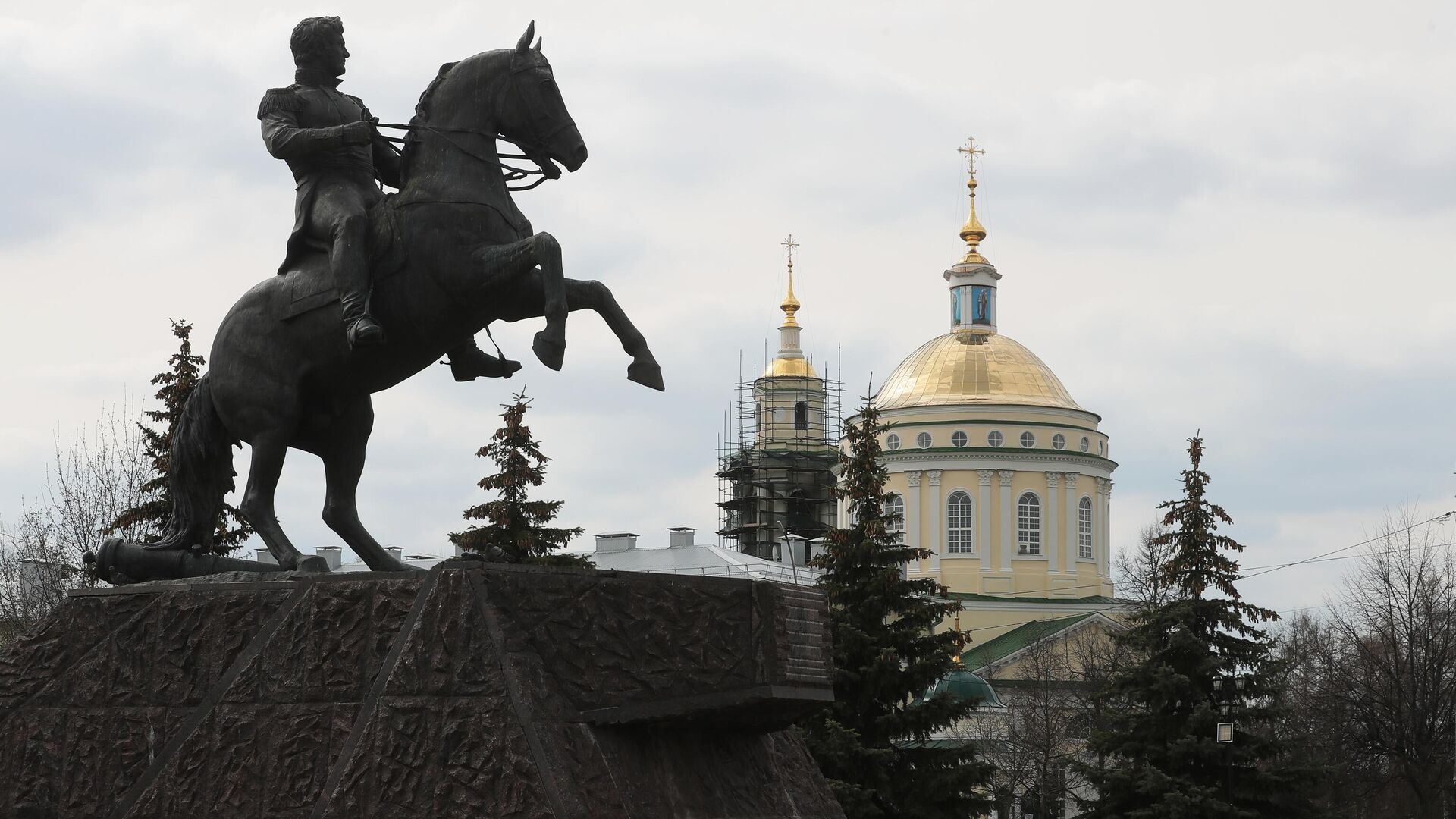 Памятник генералу Алексею Ермолову в одноименном сквере в городе Орел - РИА Новости, 1920, 14.11.2022