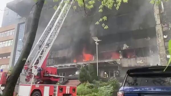Кадр видео тушения пожара в БЦ Гранд Сетунь плаза