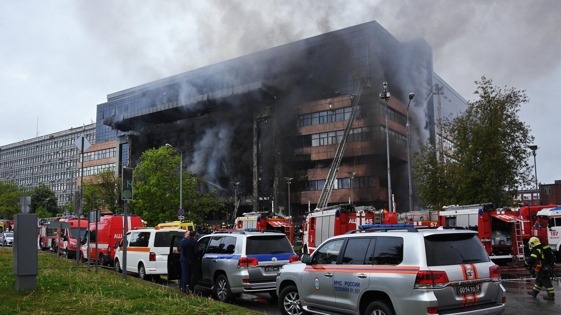 Возгорание в бизнес-центре Гранд Сетунь плаза на западе Москвы - РИА Новости, 1920, 03.06.2022