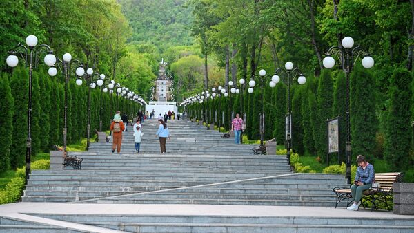 Каскадная лестница в Железноводске . Лестница считается самой длинной в южной части России. Ее протяженность 900 метров