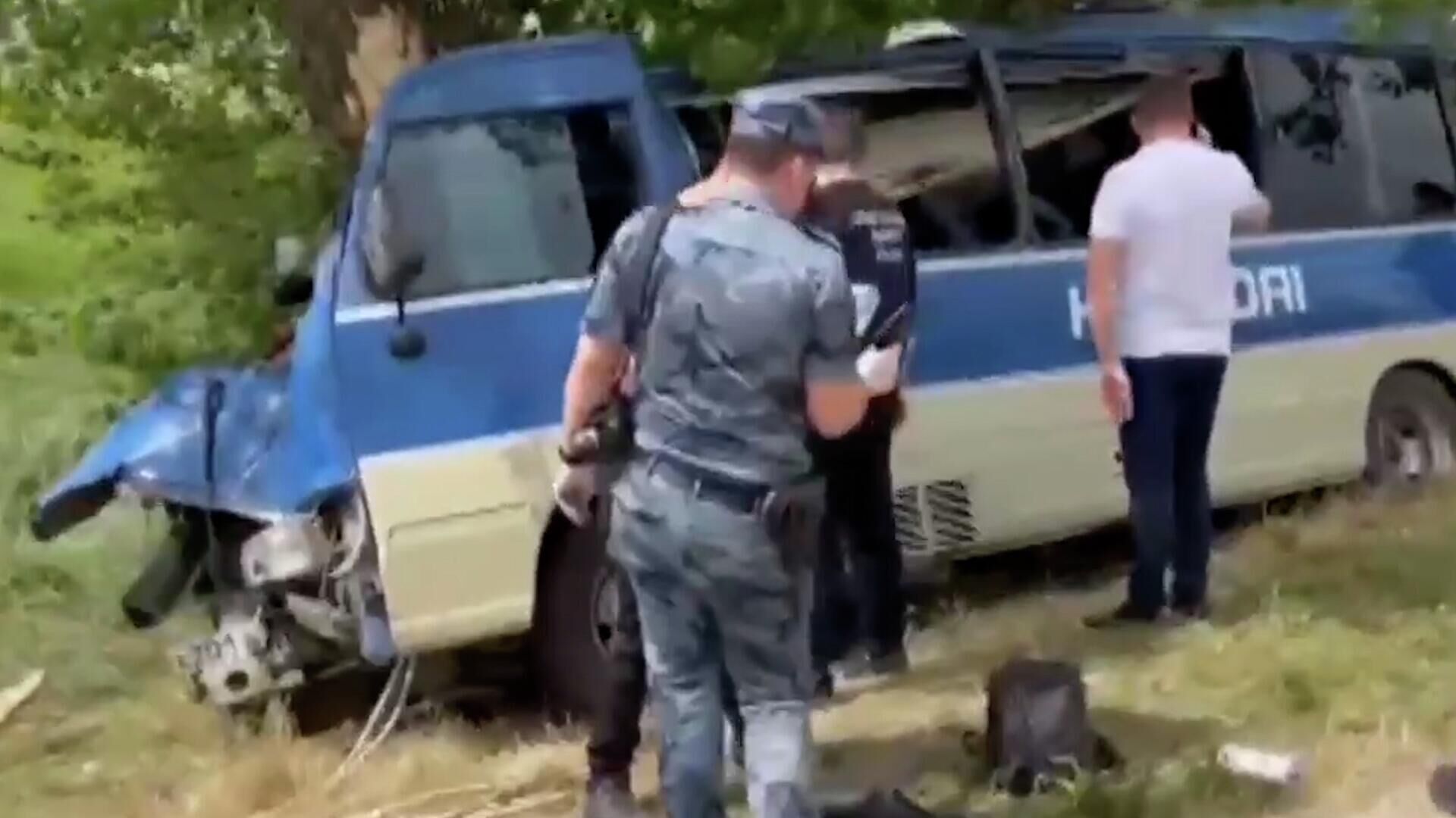 Последствия ДТП с участием автобуса на Кубани. Видео СК РФ - РИА Новости, 1920, 04.06.2022