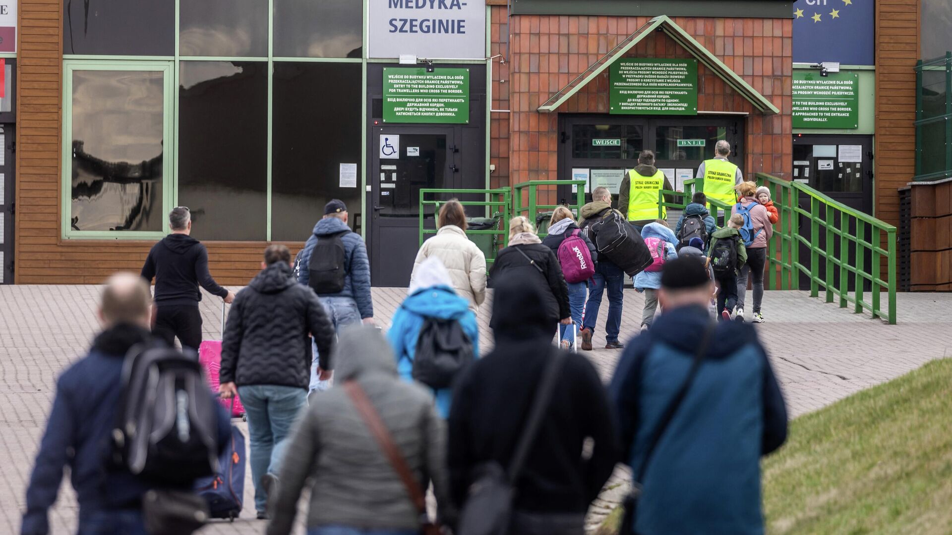 Беженцы на границе Украины и Польши в пункте пропуска Медыка - РИА Новости, 1920, 05.06.2022