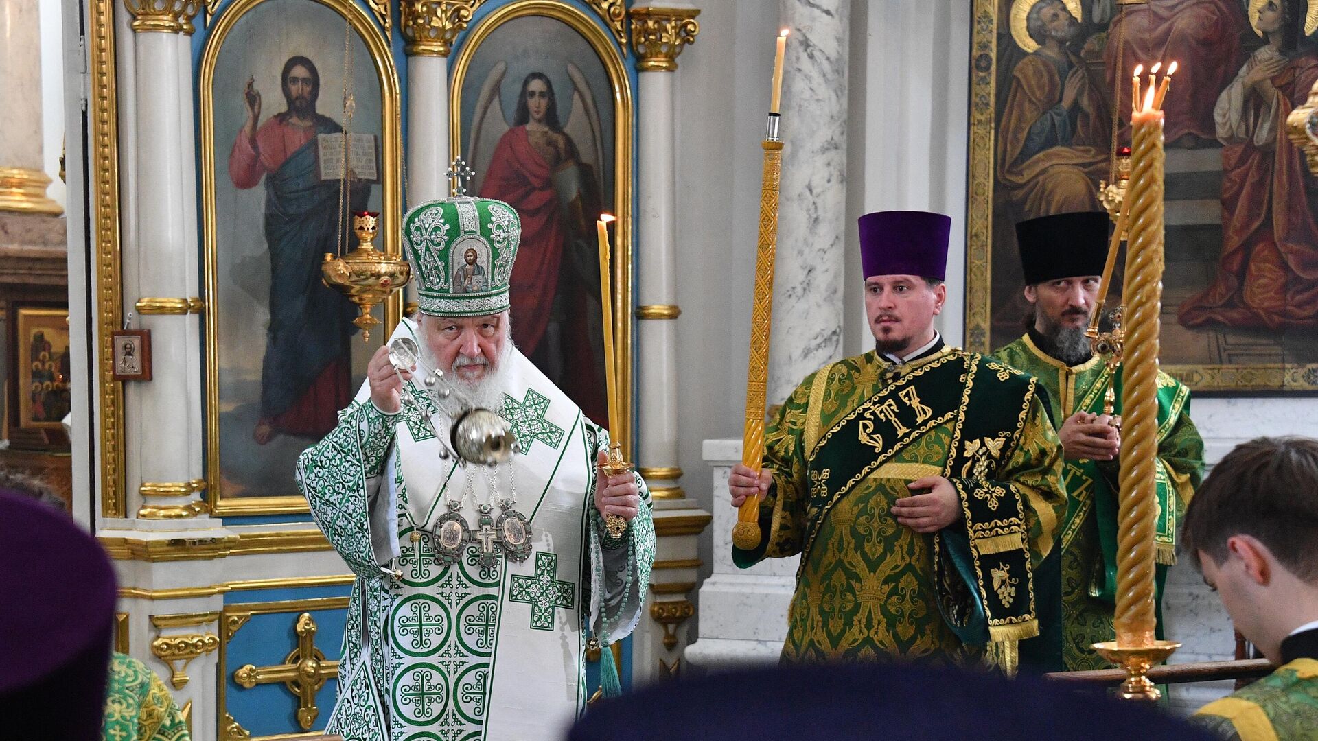 Патриарх Московский и всея Руси Кирилл во время богослужения в Свято-Духовом кафедральном соборе в Минске - РИА Новости, 1920, 04.06.2022