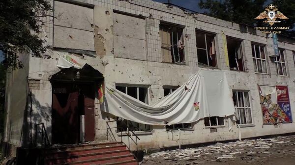 Сотрудники пресс-службы ДНР и французские журналисты  попали под обстрел ВСУ в Петровском районе Донецка