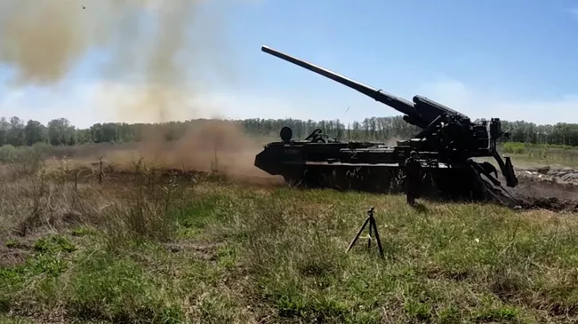 Кадры боевой работы расчетов самоходных артиллерийских установок Пион