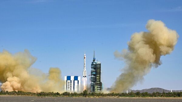 Запуск пилотируемого космического корабля Шэньчжоу-14 в Китае