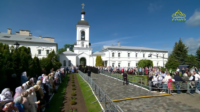 Спасо-Евфросиниевский монастырь в городе Полоцк перед началом Божественной литургии с участием патриарха Кирилла