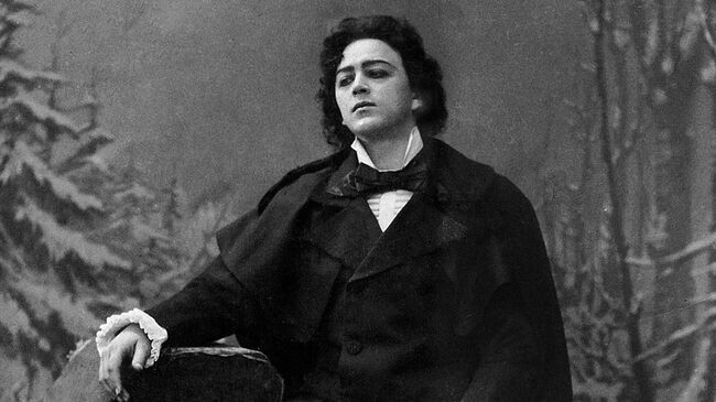 Певец Леонид Собинов исполняет партию Ленского в опере П.И.Чайковского Евгений Онегин на сцене Большого театра, 1912 год