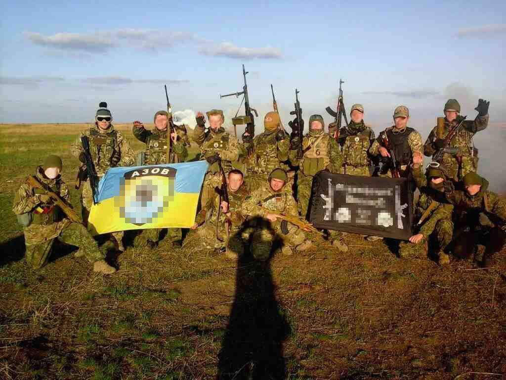 Флаг Азова и знамя движения Misanthropic Division. Фотография из телеграм-канала Флаг Азова и знамя движения Misanthropic Division. Фотография из телеграм-канала - РИА Новости, 1920, 01.06.2022