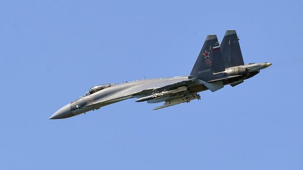 Российский многоцелевой истребитель Су-35 в Харьковской области. Архивное фото