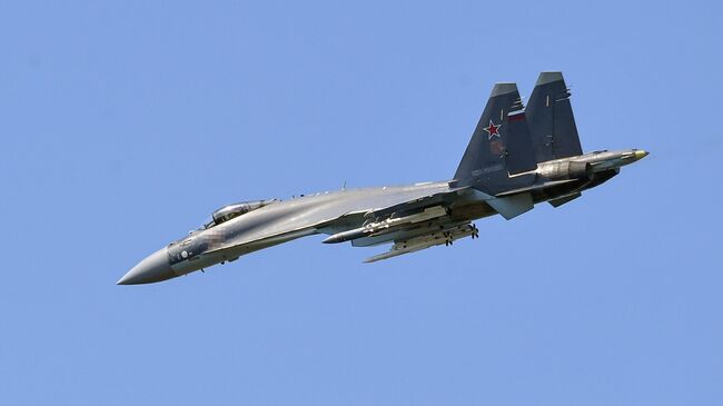 Российский многоцелевой истребитель Су-35 