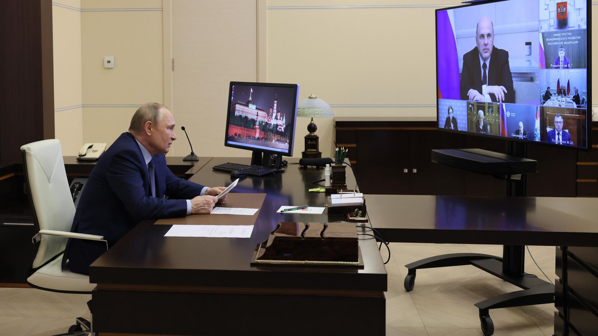 Президент РФ Владимир Путин проводит в режиме видеоконференции совещание по экономическим вопросам - РИА Новости, 1920, 07.06.2022