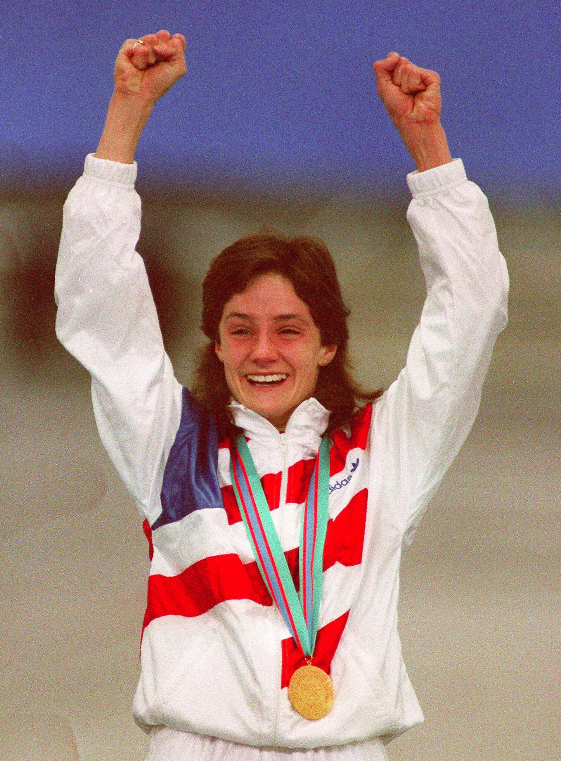 Криста Лудинг-Ротенбургер после победы на летних Олимпийских играх 1988 года. - РИА Новости, 1920, 07.06.2022