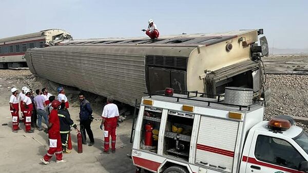 На месте крушения поезда на востоке Ирана 
