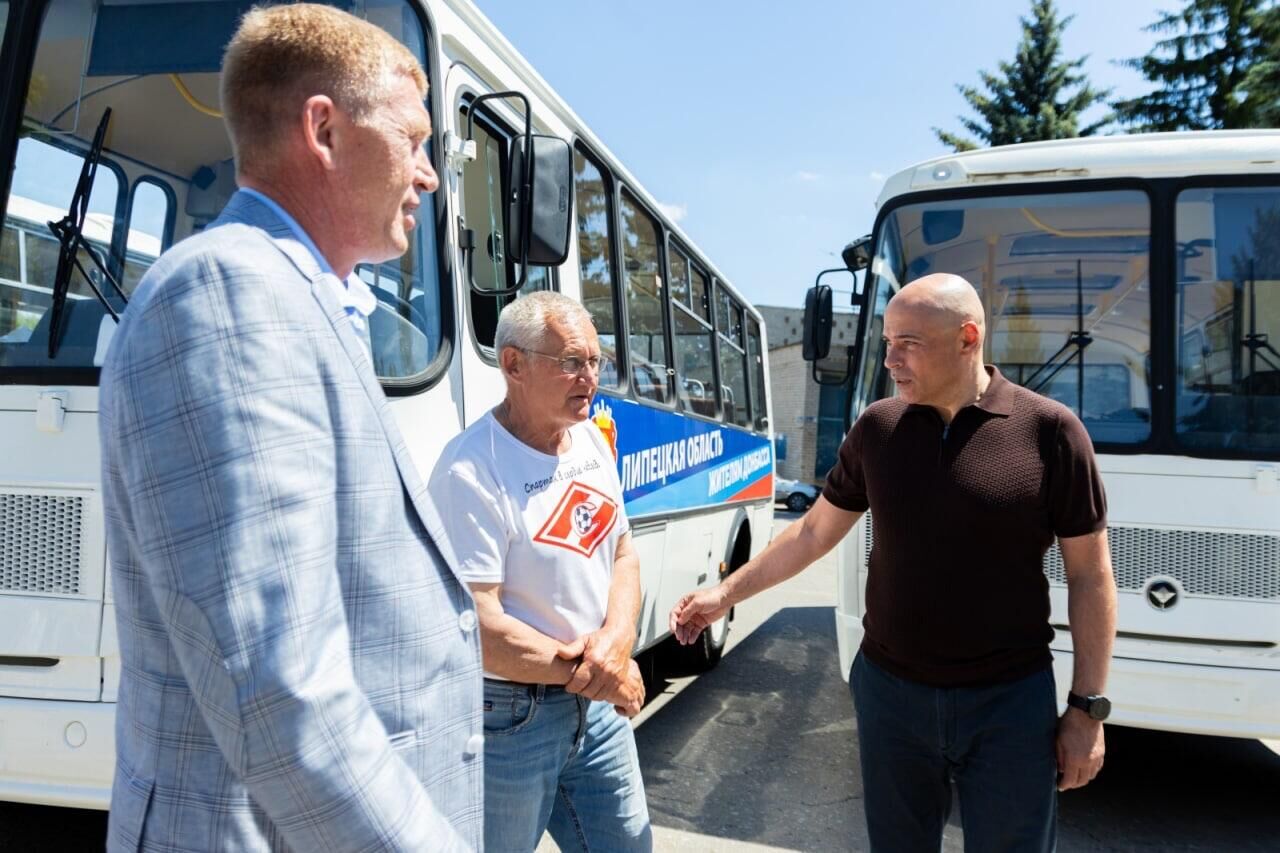 Липецкая область передала Володарскому району ДНР пять автобусов - РИА Новости, 1920, 08.06.2022