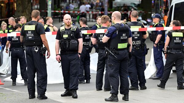 Полицейские на месте наезда автомобиля на людей в Берлине