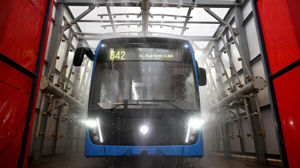 Новый электробус российского производителя КАМАЗ проходит испытание на герметичность