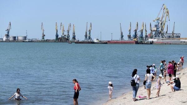 Вид на морской порт в Бердянске