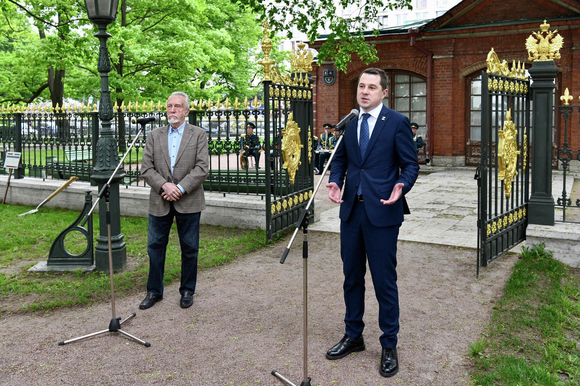 Генеральный директор Русского музея Владимир Гусев и Председатель Комитета по культуре Санкт-Петербурга Федор Болтин на мероприятии - РИА Новости, 1920, 08.06.2022