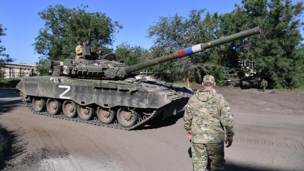 Танк Т-80 в ЛНР.