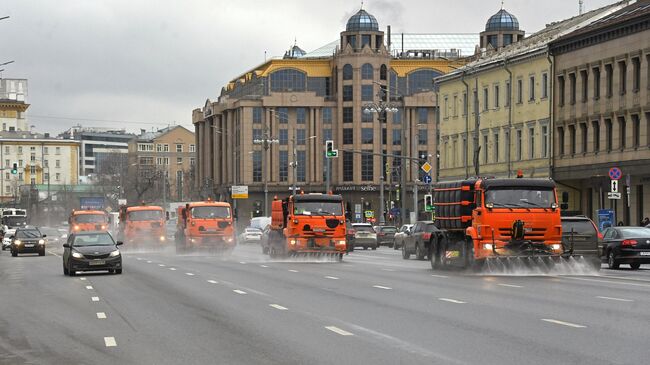 Промывка моющим средством дорог и тротуаров в Москве