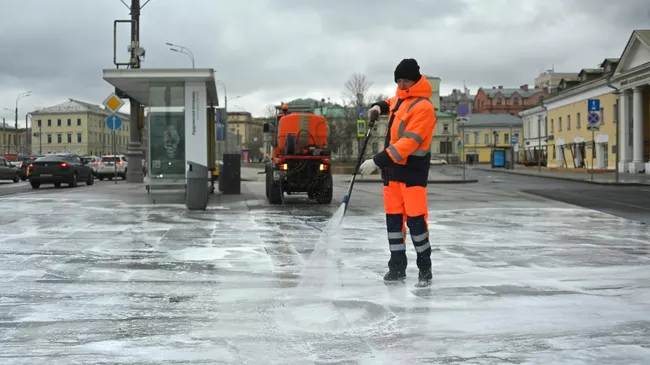 Промывка моющим средством дорог и тротуаров в Москве