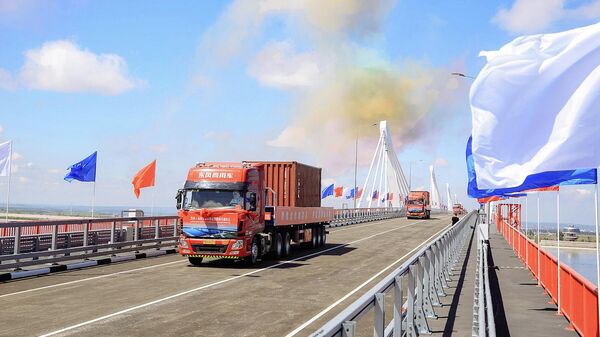 Автомобильный мост через Амур между Благовещенском и китайским Хэйхэ. 10 июня 2022