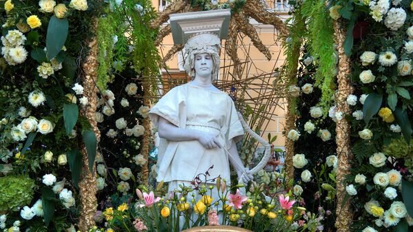 Выставка цветочных объектов на Фестивале цветов в Санкт-Петербурге