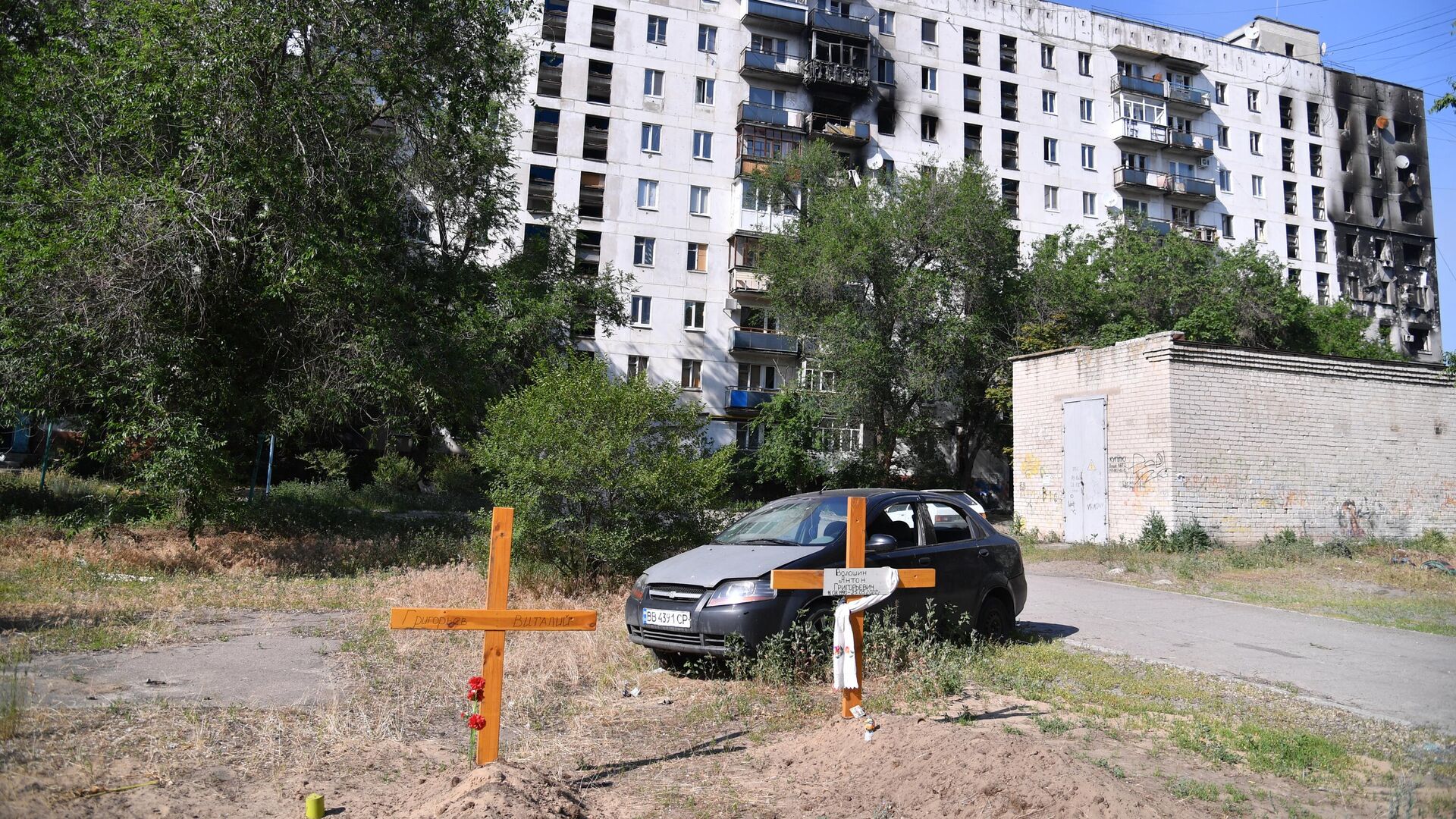 Захоронения жителей рядом с жилыми домами в Северодонецке - РИА Новости, 1920, 25.01.2023