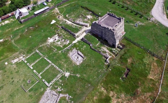 Общий вид на историко-археологический заповедник Неаполь Скифский сверху Общий вид на историко-археологический заповедник Неаполь Скифский сверху