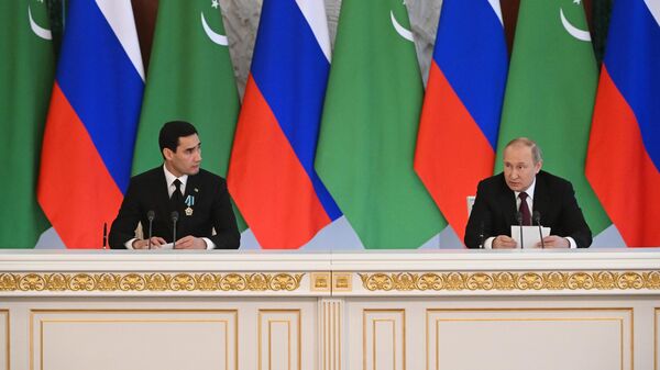 Президент России Владимир Путин и президент Туркменистана Сердар Бердымухамедов во время встречи в Москве