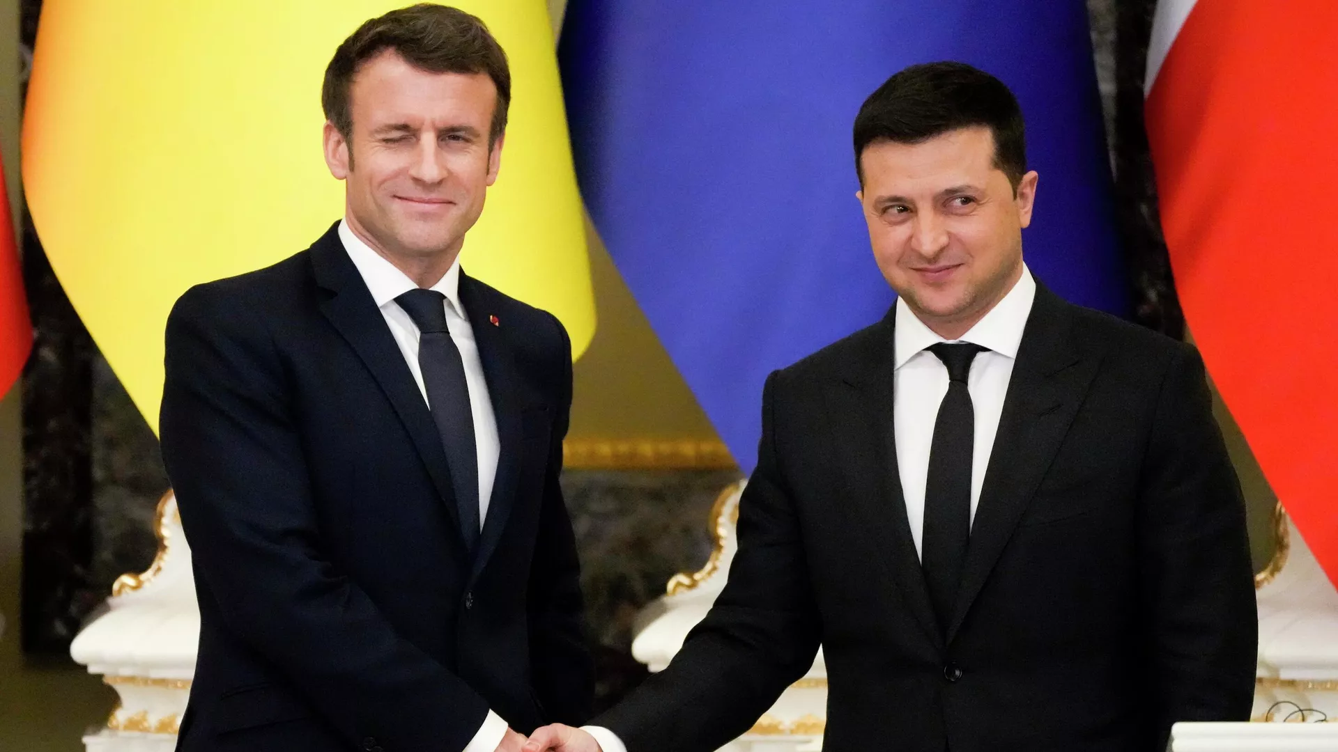 Президент Франции Эммануэль Макрон и президент Украины Владимир Зеленский во время встречи в Киеве - РИА Новости, 1920, 13.12.2022