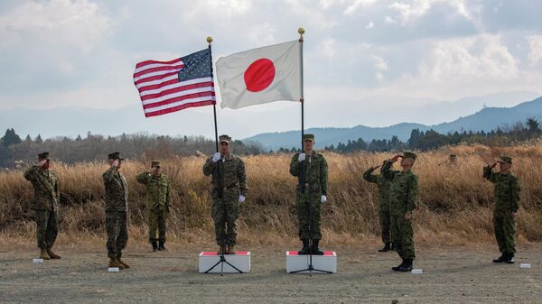Военнослужащие США и Сухопутных сил самообороны Японии перед началом совместных учений на острове Кюсю