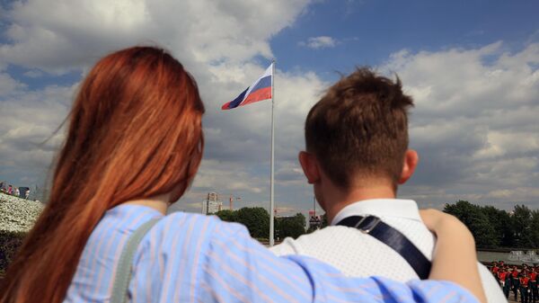 Гости на торжественной церемонии подъема Государственного флага Российской Федерации на Поклонной горе