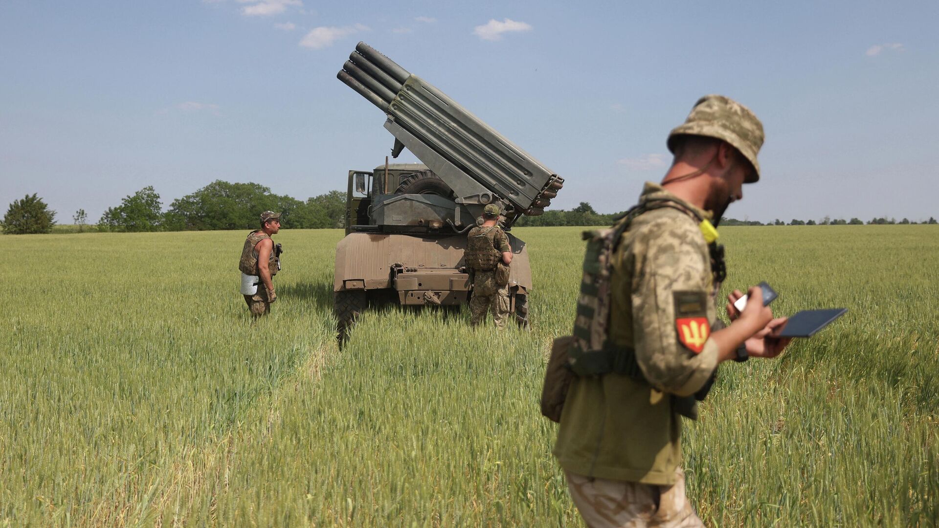 Украинская РСЗО БМ-21 Град возле Изюма - РИА Новости, 1920, 15.06.2022