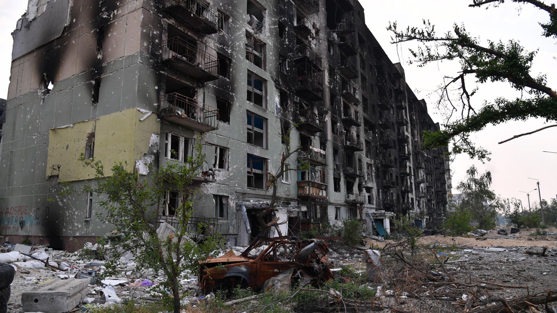 Жилой дом в Северодонецке, уничтоженный в результате обстрелов - РИА Новости, 1920, 15.06.2022