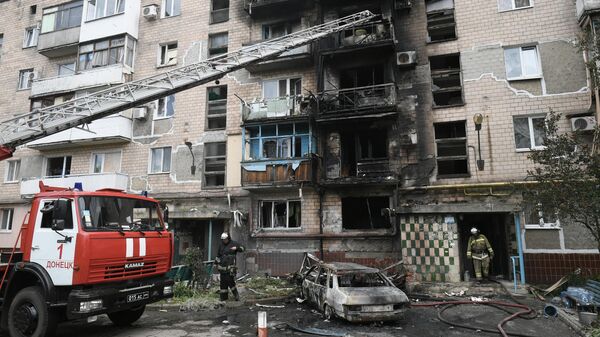 Жилой дом, где возник пожар в результате обстрелов со стороны ВСУ Донецка