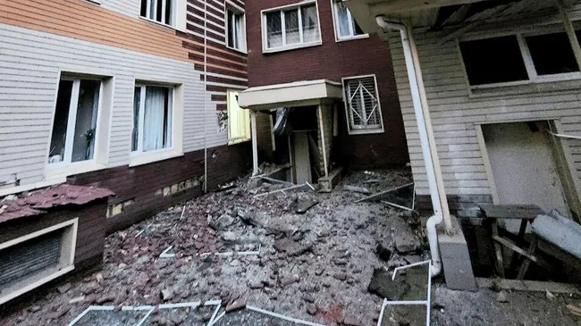 Первые кадры обстрелянного украинскими боевиками роддома в Донецке