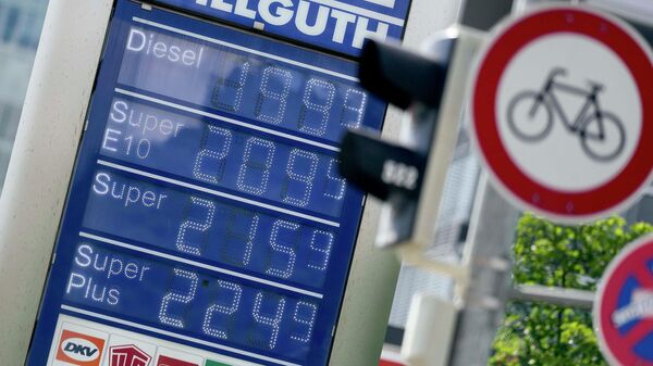 Цены на топливо на автозаправочной станции в Мюнхене, Германия