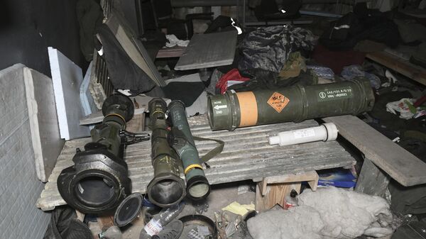 Оружие иностранного производства, найденное в подвалах комбината Азовсталь в Мариуполе