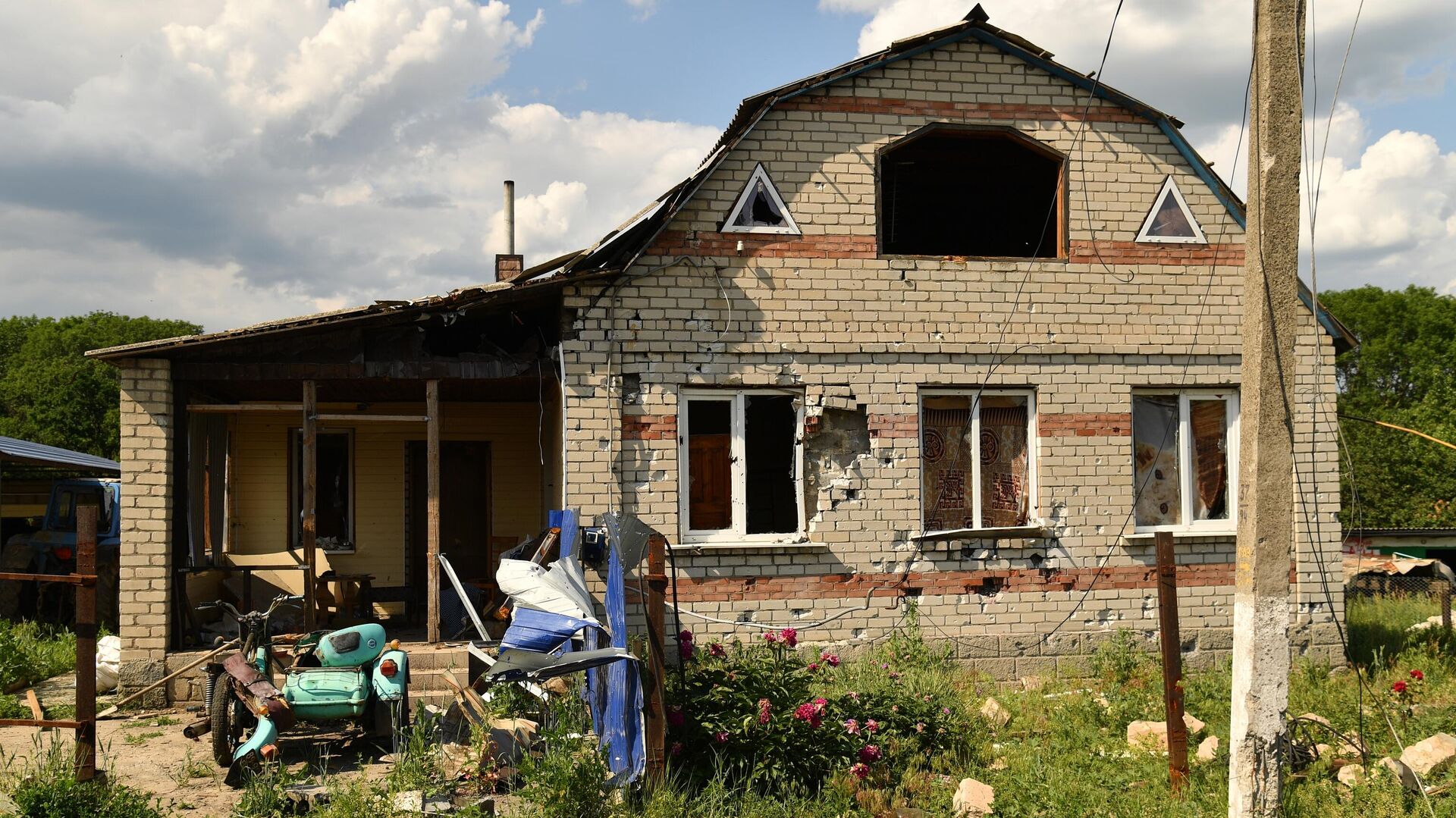 Разрушенный жилой дом в ЛНР - РИА Новости, 1920, 17.06.2022