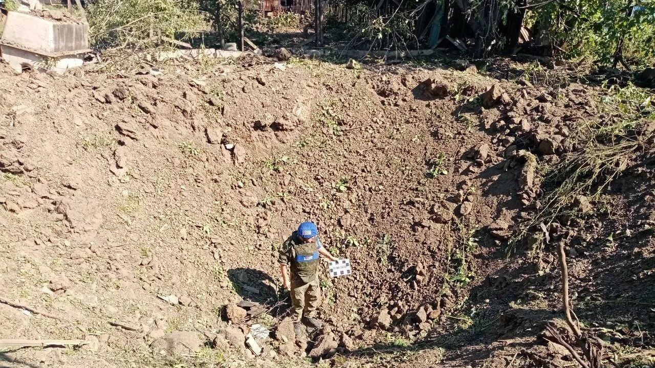 Воронка на месте попадания ракеты ТРК Точка-У Воронка на месте попадания ракеты ТРК Точка-У - РИА Новости, 1920, 14.06.2022