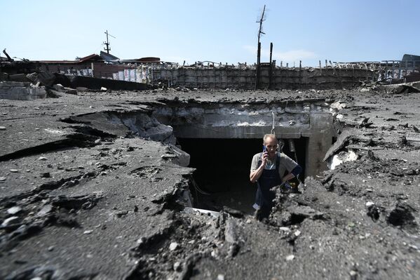 Крыша Донецкого республиканского центра охраны материнства и детства, разрушенная в результате попадания снаряда ВСУ. Рожениц эвакуировали в подвал