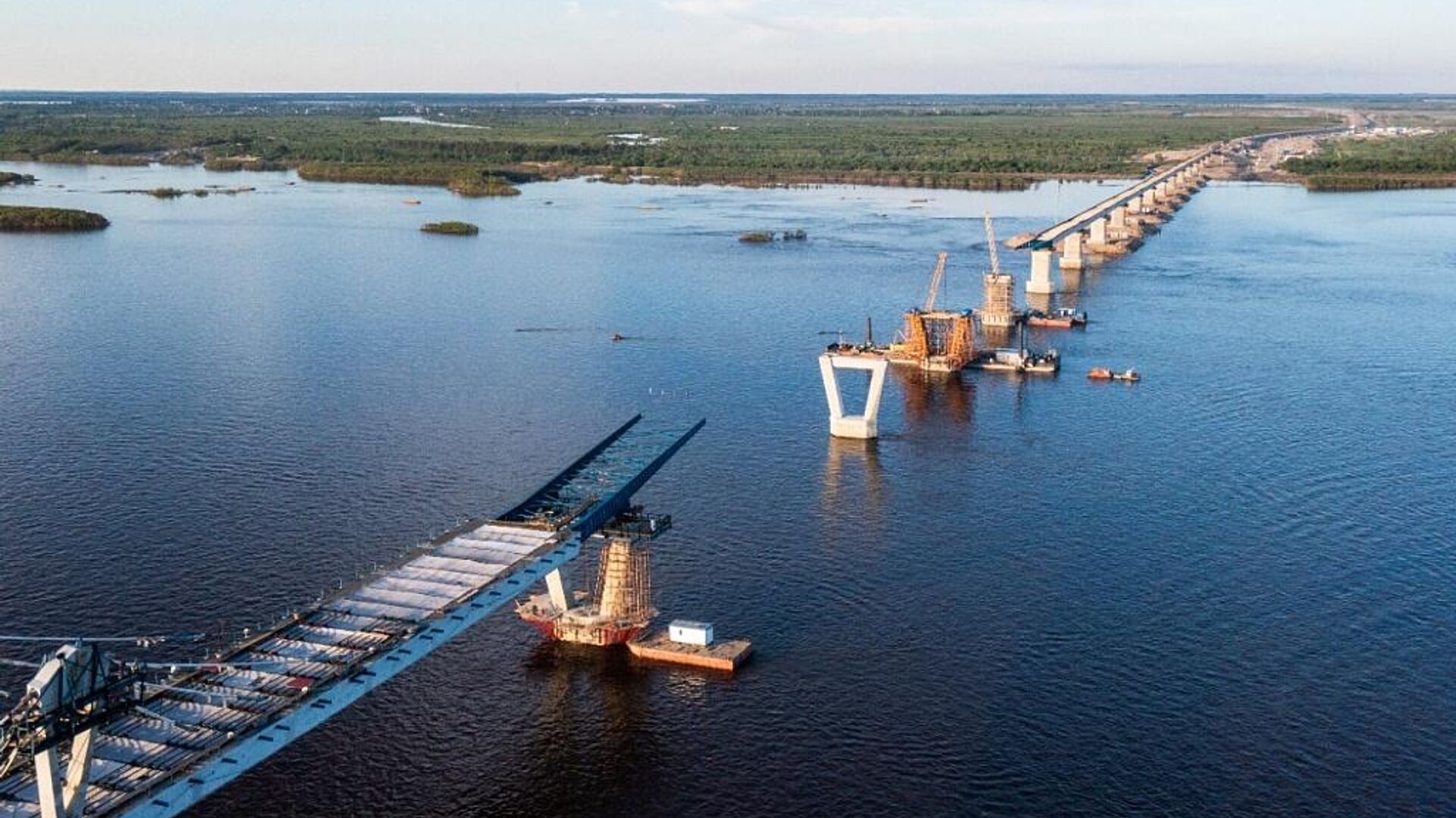 Стыковка нового моста через Зею в Благовещенске пройдет в августе - РИА Новости, 1920, 15.06.2022