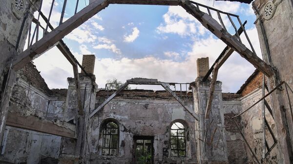 Разрушенный храм в городе Попасная, который перешел под контроль войск Луганской народной республики