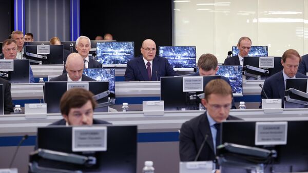Председатель правительства России Михаил Мишустин выступает на вводной стратегической сессии Основные направления экономической политики в условиях внешнего санкционного давления