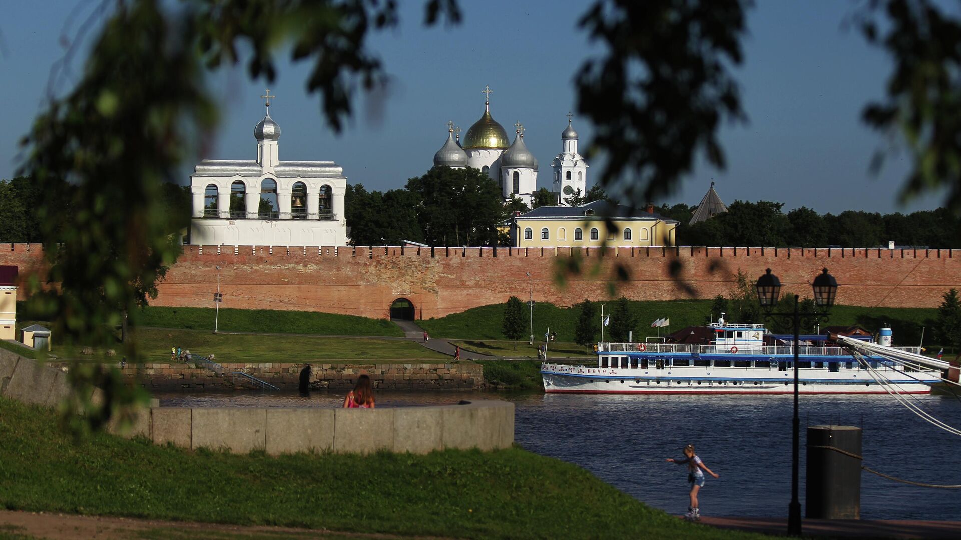 Новгородский кремль и Софийский собор в Великом Новгороде - РИА Новости, 1920, 07.09.2023